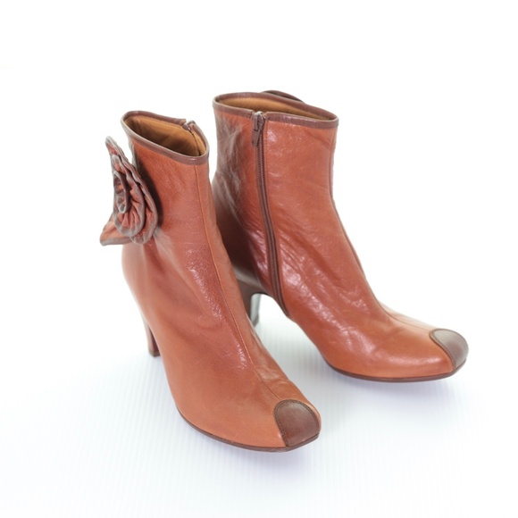 NWOT Chie Mihara Flower Corsage Brown Leather Ankle Boots 41/11M Steampunk Artsy - Picture 1 of 11